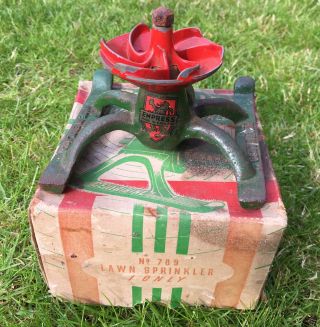 Vintage Garden Lawn Water Sprinkler Empress Centribine Box Collectible