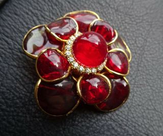 CHRIS CROUCH pate de verre - poured glass RED FLORAL BROOCH PIN signed MOANS 10