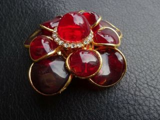 CHRIS CROUCH pate de verre - poured glass RED FLORAL BROOCH PIN signed MOANS 8