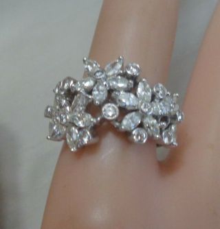 18kt Wg Diamond Ring W,  Flower Design Cluster Top Size 8 Wt.  8.  9 Gram