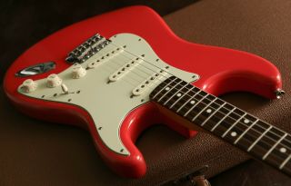 2007 Fender American Vintage 62 Hot Rod Stratocaster Fiesta Red & Fender Case 7