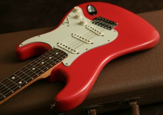 2007 Fender American Vintage 62 Hot Rod Stratocaster Fiesta Red & Fender Case 8