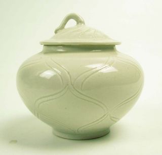 A Rare Chinese Porcelain Ding Kiln White Glaze Carved Small Lid Pot