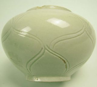 A rare Chinese porcelain Ding kiln white glaze carved small lid pot 6