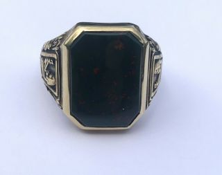 Men ' s Ring.  14k Yellow Gold and Bloodstone.  Egyptian Motif.  Size 9.  25 2