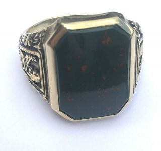 Men ' s Ring.  14k Yellow Gold and Bloodstone.  Egyptian Motif.  Size 9.  25 5