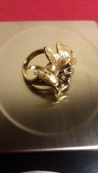 Vintage solid 14k yellow Gold Diamonds flower ring size 6 10