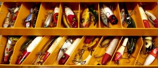 Huge Vintage Fenwick Kangaroo 7.  8 Tackle Box,  over 130,  old Fishing Lures.  N.  R. 4