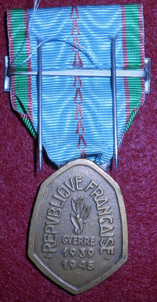 XM02 French WW11 Victory medal with Liberation Bar 3