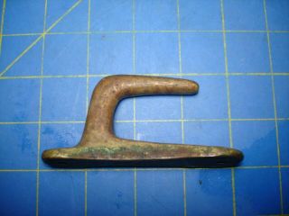 SINGLE VINTAGE SOLID BRASS HEAVY DUTY COAT HOOK WITH PATINA GREAT NAUTICAL LOOK 2