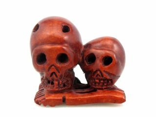 Boxwood Hand Carved Japanese Netsuke 2 Human Skulls Skeletons 12111801
