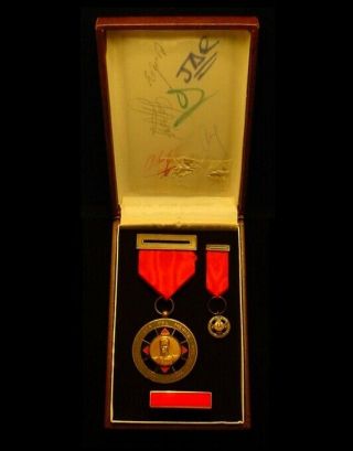 Colombia Colombian Army Order Of Military Merit Medal Set - Gen Jose M Cordoba