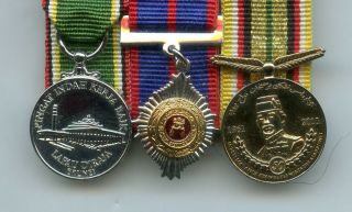 BRUNEI ARMY MEDAL GROUP OF MINIATURE RARE SILVER 2