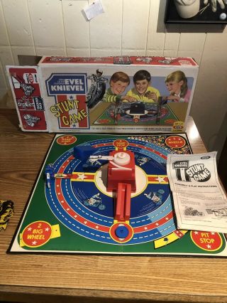 IDEAL Corp.  EVEL KNIEVEL STUNT (board) GAME 1974 5
