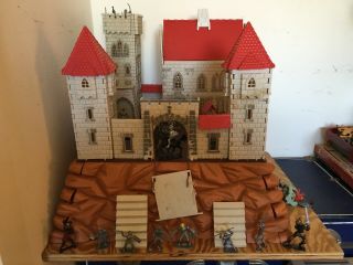 Jean Hoeffler Playset Medieval King Arthur Castle With Knight Figures