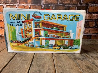 Vintage Ideal Toys Corp Mini Collector Car Garage / Matchbox / Hot Wheels