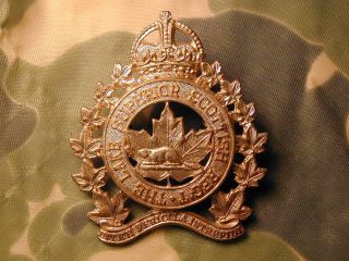 Old Canadian Lake Superior Scottish Regiment Cap Badge Double Lug King 