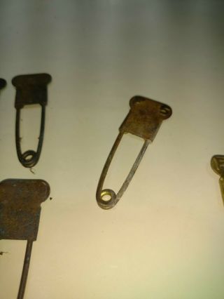 VINTAGE MILITARY LAUNDRY TAGS SAFETY PINS BRASS 1961 KEYES DAVIS 4