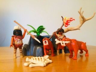 Playmobil 5102 Saber Tooth Cat with Cavemen - Rare and 3