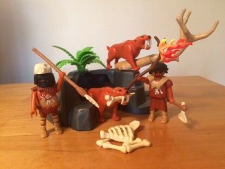 Playmobil 5102 Saber Tooth Cat with Cavemen - Rare and 4