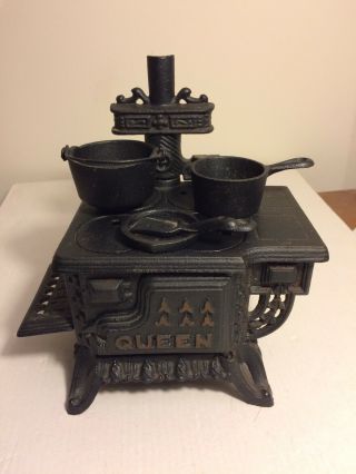 Antique Queen Cast Iron Wood Burning Stove Toy Salesman Sample With Accessories