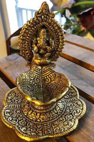 Exquisite Tibetan Gold Elephant Trunk Buddha Statue Tray With Hands Cupped Bowl