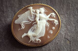 Antique Italian 9k Gold Shell Cameo Brooch Eos Goddess Of The Dawn / Day C1860