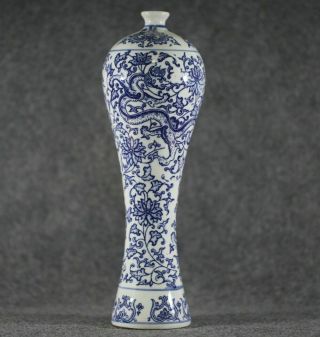 Antique Chinese Unique Style Blue And White Porcelain Dragonic Vase R2