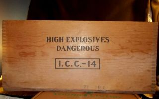 Vintage WOOD Wooden Crate Box Dupont Explosives Red Cross Dovetail 5