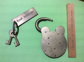 Vintage H.  M.  S.  ADMIRALTY No.  5 BRASS LOCK 2 KEYS Jas Morgan & Sons & PUMP RM TAG 3