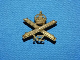 Wwi - Wwii Zealand Cap Hat Badge,  Nz Machine Gun (226)