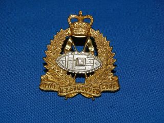 Wwi - Wwii Zealand Cap Hat Badge,  Royal Armored Corps (182)
