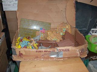 Marx Vintage Fort Apache Stockade Series 2000 Play Set & As Found