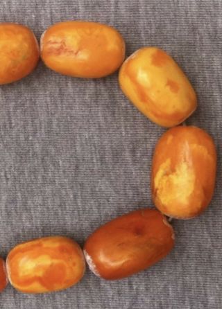 ANTIQUE 100 NATURAL AMBER BEAD NECKLACE,  BUTTERSCOTCH,  CHINESE 18/19C 42.  7 Gram 7