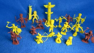 Marx Matched Group Of 54mm Indians Yellow,  Brown - 16 Figures,  Totem Pole