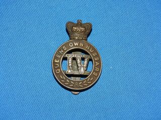Wwi - Wwii British Cap Hat Badge,  Queen 