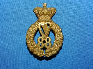 Wwi - Wwii British Cap Hat Badge,  Helmet Plate,  88th Irish (56)