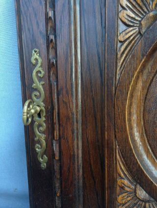 Antique french furniture door early 1900 ' s oak wood britain man face brass key 3