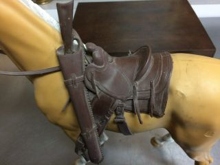 1965 LOUIS MARX PLASTIC HORSE SADDLE/BLANKET/RIFLE &HOLDER/SADDLE BAG MCMLXV 8