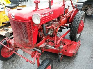 1948 Farmall Cub tractor w/ 60 
