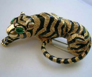 David Webb Gold Tiger Brooch with Emerald Eyes 49.  8g 2