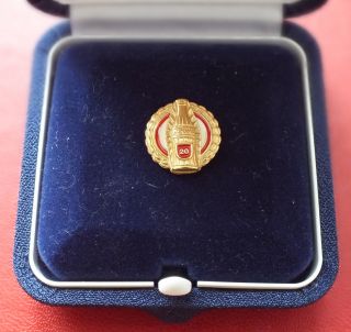 Coca Cola Commemorative Badge,  Case 2.  5 grams 18 K Gold 3