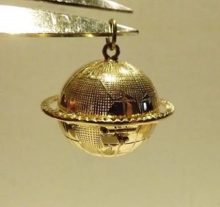 Vintage 14k Yellow Gold Globe Locket 20g