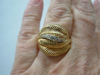 Ladies Vintage 18k Yellow Gold Swirled Feather & Diamond Dome Ring Stunning