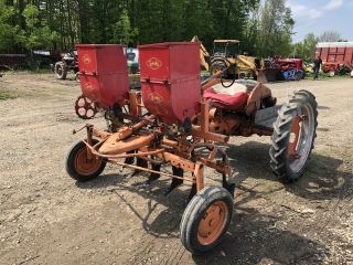 Allis Chalmers Model G Antique Tractor 3