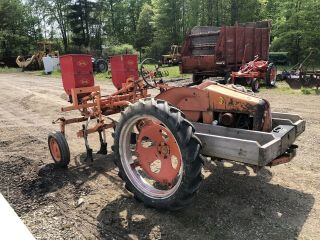 Allis Chalmers Model G Antique Tractor 4