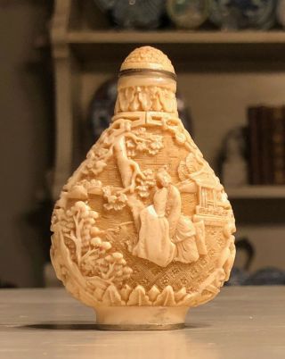 Superbly Carved Chinese White Cinnabar Snuff Bottle 2