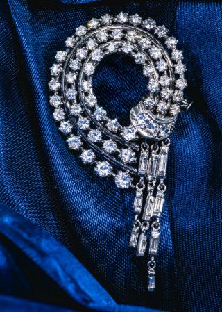 1950s French Platinum 4 Carat Brilliant Round Diamond Set Bow Brooch Pin Pendant 7