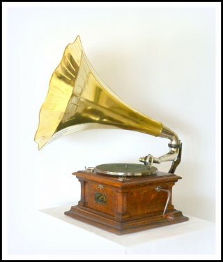 ANTIQUE VICTOR III PHONOGRAPH WITH BIG BRASS HORN,  BONUS - WE SHIP WORLDWIDE 10