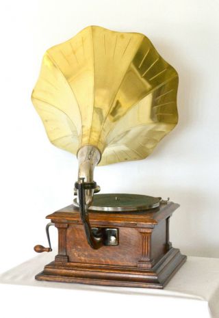 ANTIQUE VICTOR III PHONOGRAPH WITH BIG BRASS HORN,  BONUS - WE SHIP WORLDWIDE 4